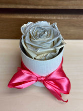 Load image into Gallery viewer, Single Forever Rose
