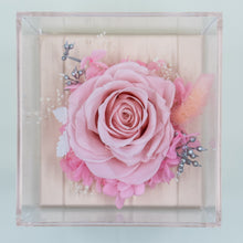 Załaduj obraz do przeglądarki galerii, Preserved Rose Jewelry Box
